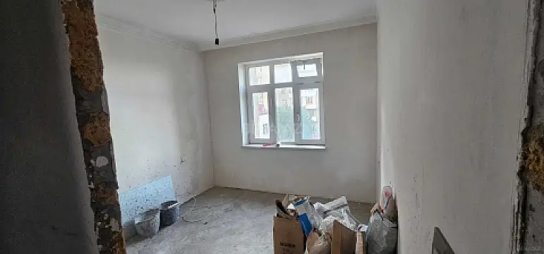 Satılır 5 otaqlı mənzil 121 m²