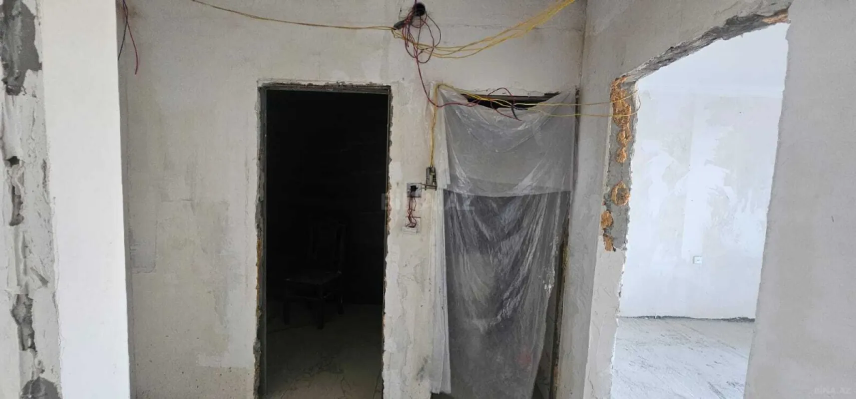 Satılır 5 otaqlı mənzil 121 m²