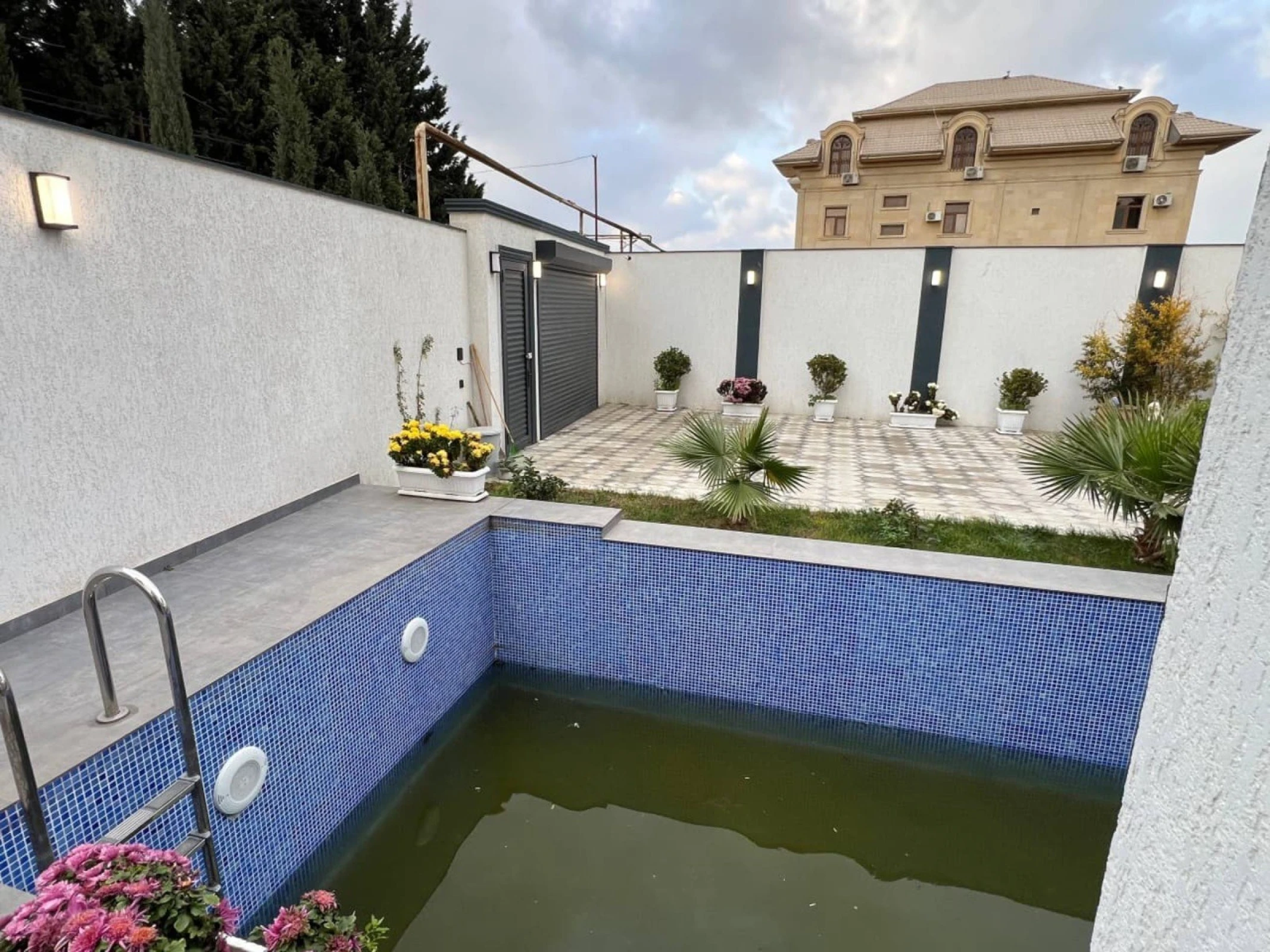 Satılır 4 otaqlı həyət evi 250 m²