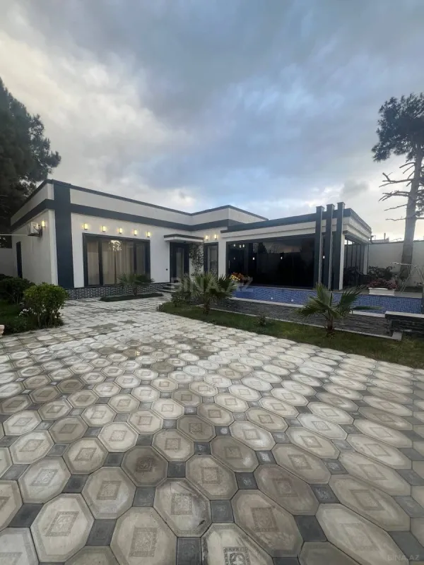 Satılır 4 otaqlı həyət evi 250 m²