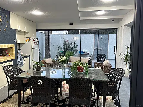 Satılır 4 otaqlı həyət evi 250 m²