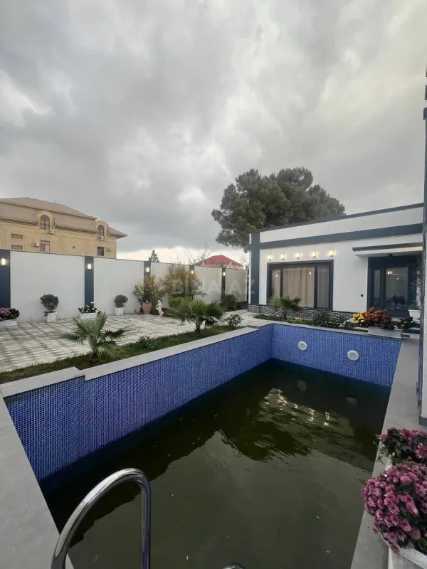 Satılır 4 otaqlı həyət evi 250 m²