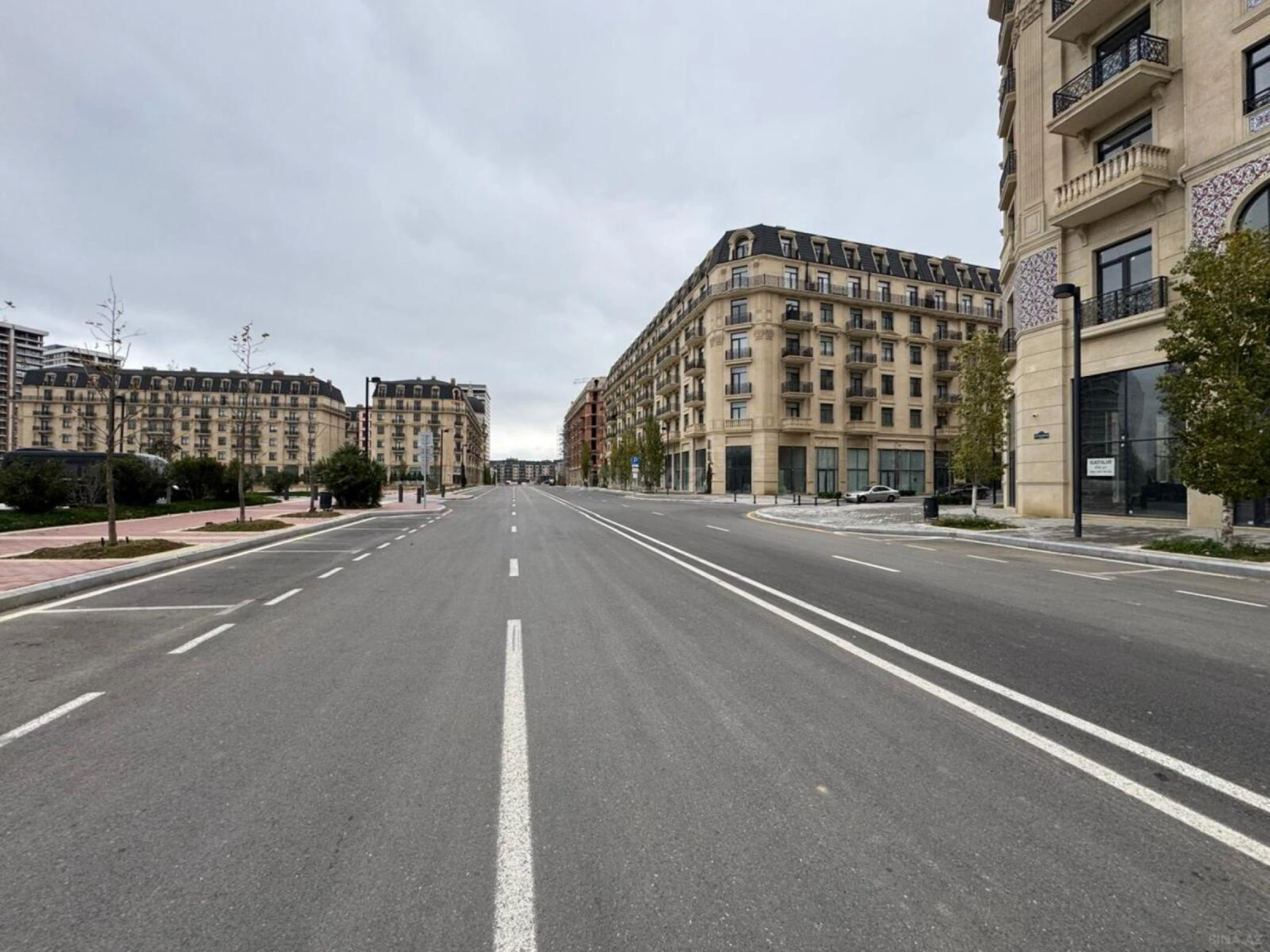 Satılır 4 otaqlı mənzil 200 m²