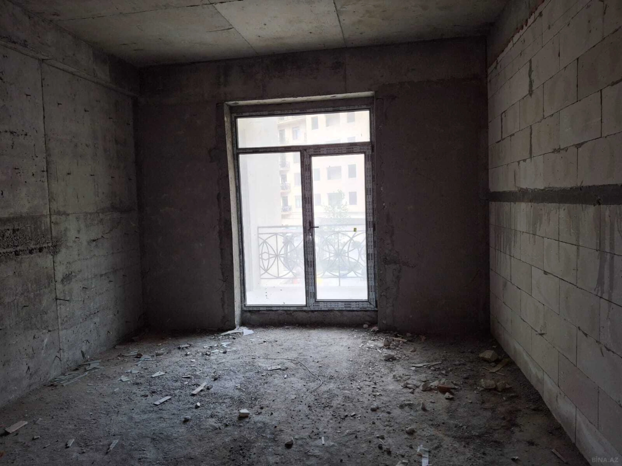 Satılır 4 otaqlı mənzil 200 m²