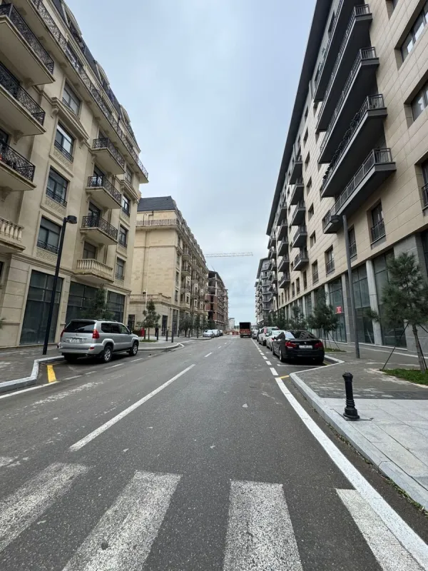 Satılır 4 otaqlı mənzil 200 m²