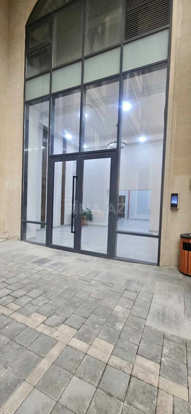 Satılır 2 otaqlı mənzil 103 m²