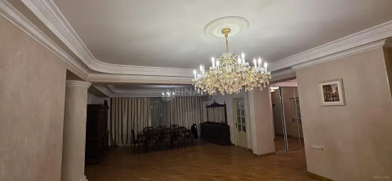 Kirayə verilir 5 otaqlı mənzil 200 m²