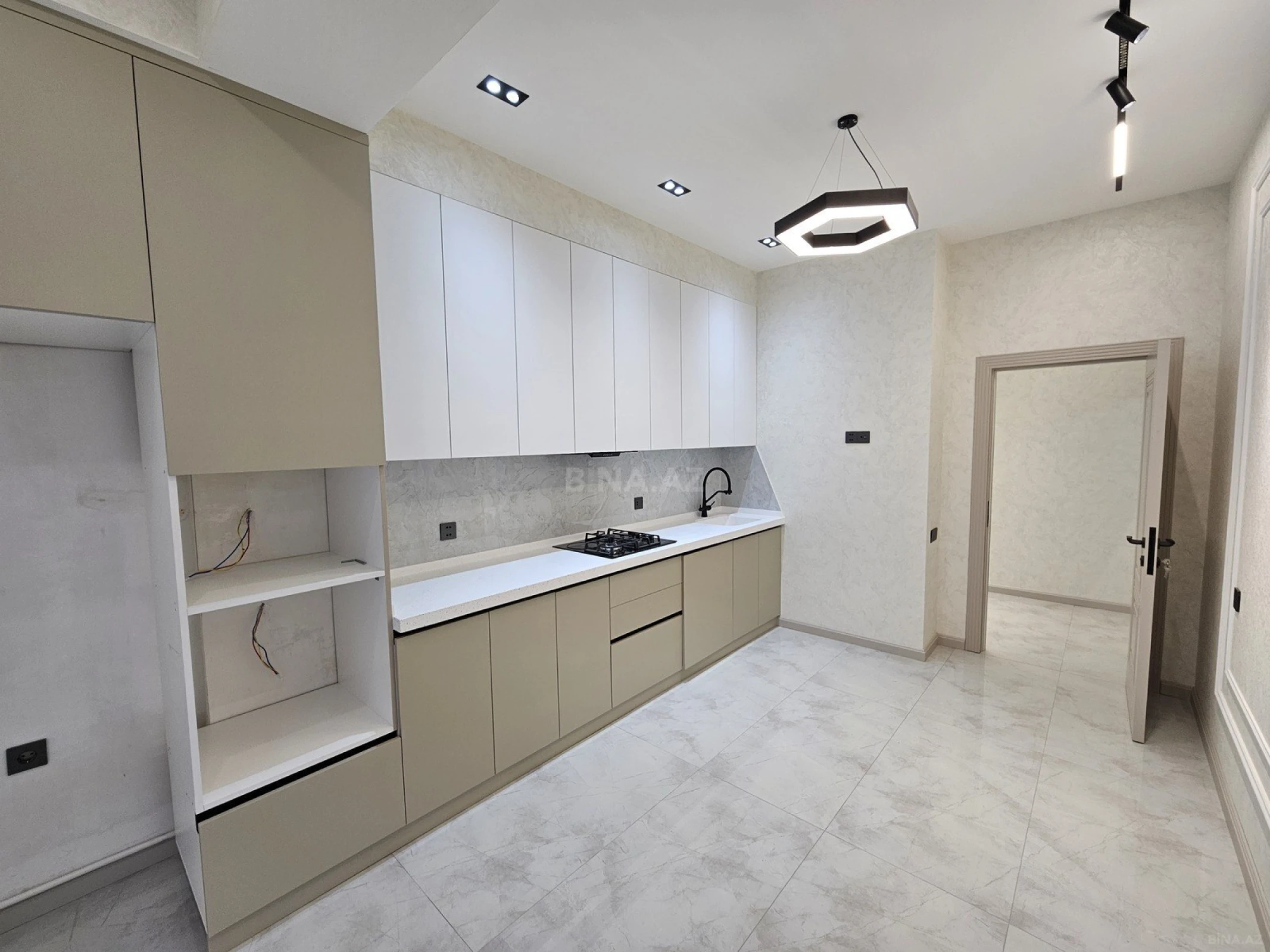 Satılır 2 otaqlı mənzil 77 m²