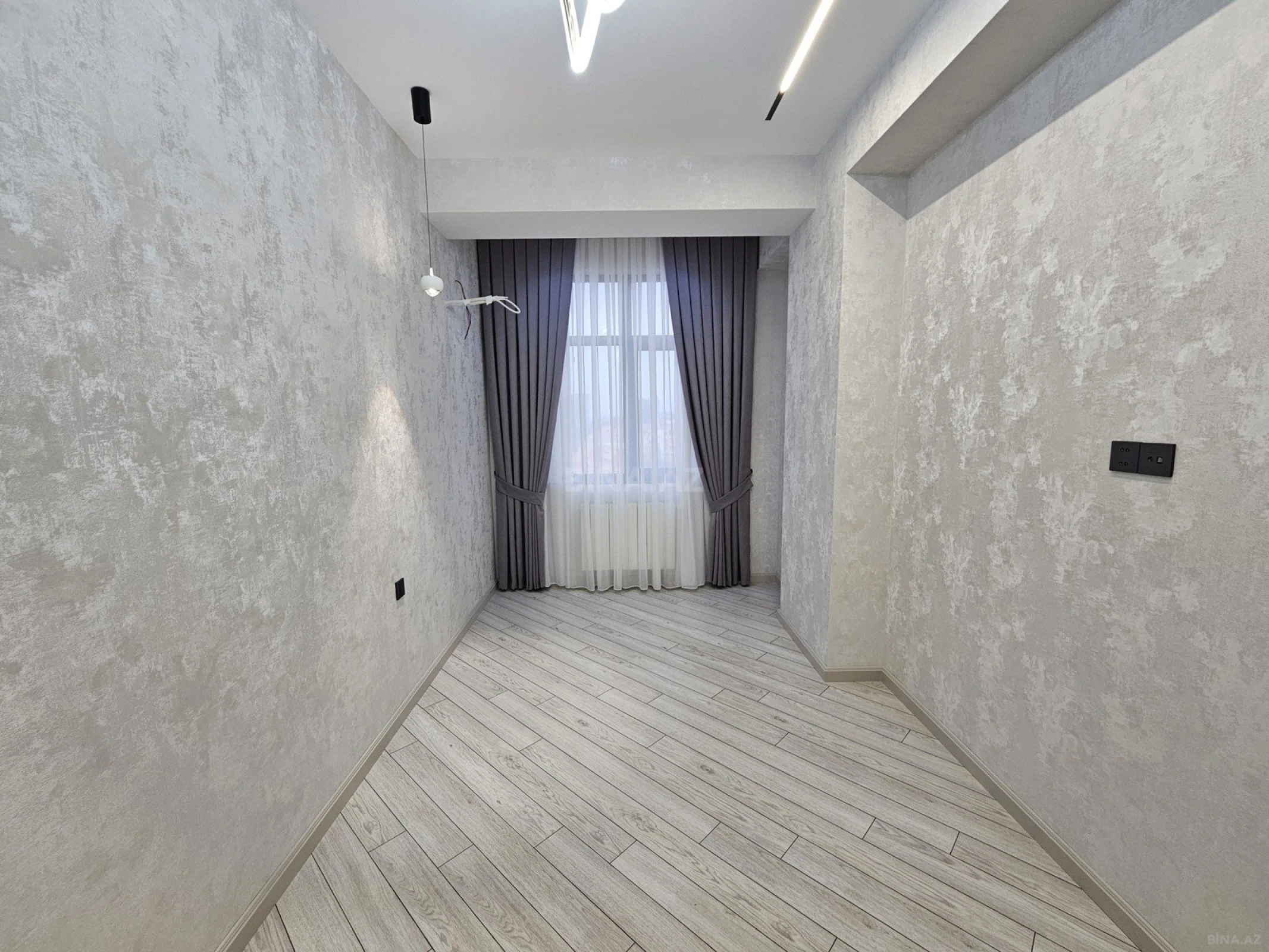 Satılır 2 otaqlı mənzil 77 m²