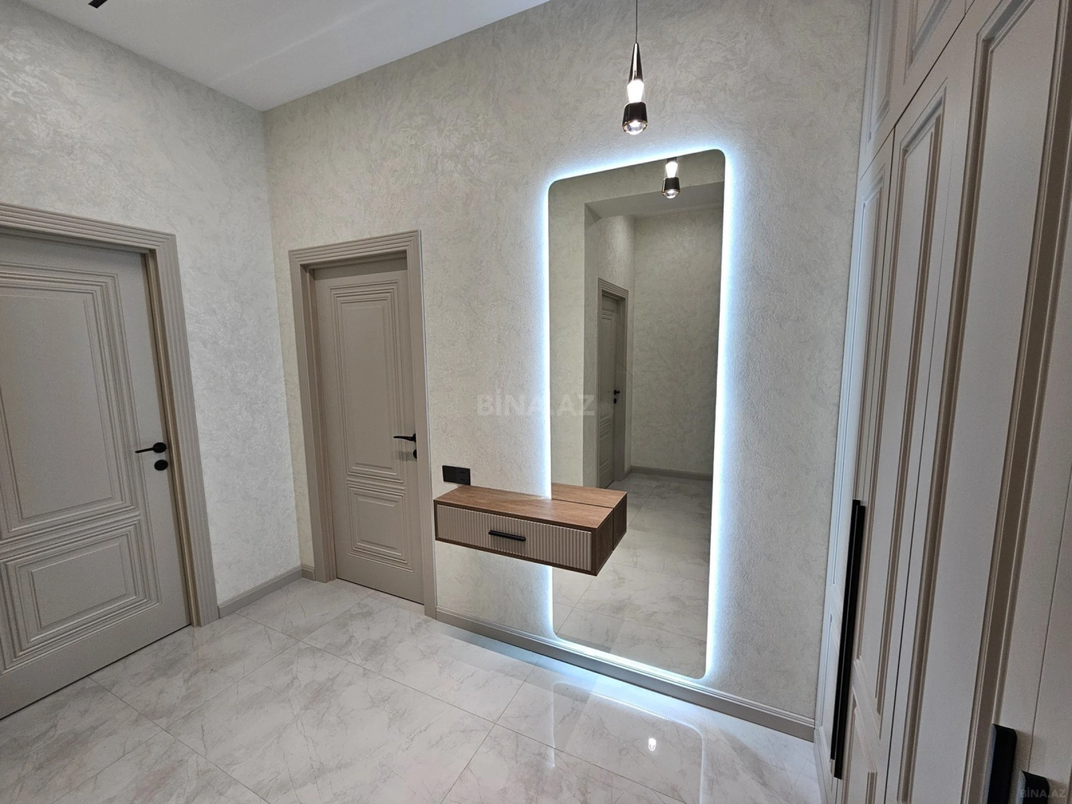 Satılır 2 otaqlı mənzil 77 m²