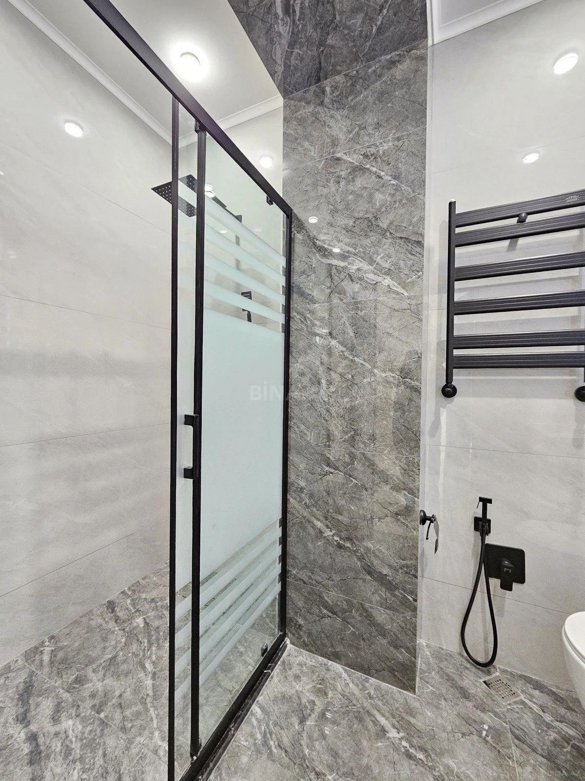 Satılır 2 otaqlı mənzil 77 m²