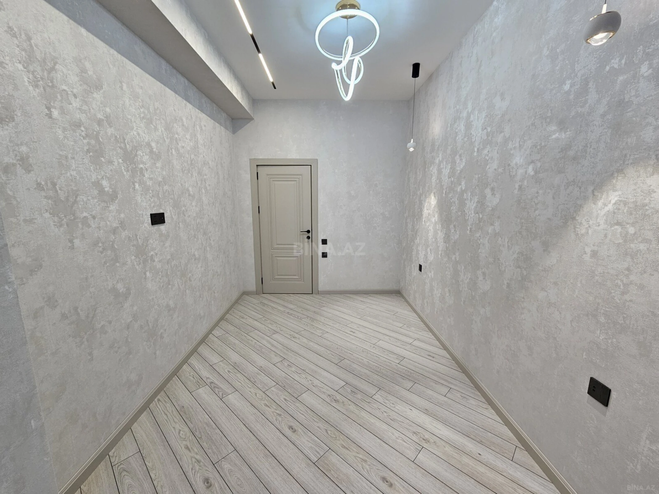 Satılır 2 otaqlı mənzil 77 m²