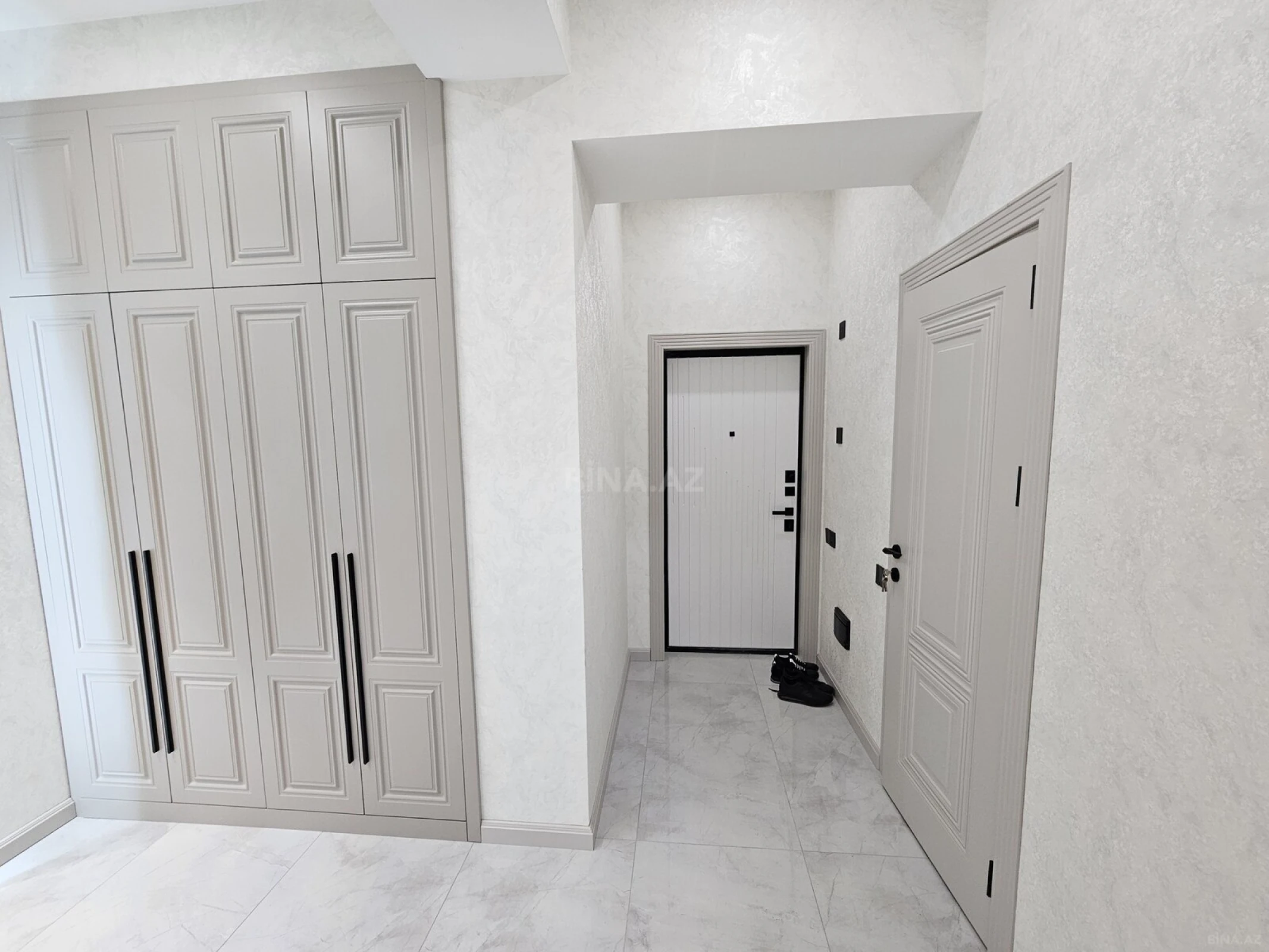 Satılır 2 otaqlı mənzil 77 m²