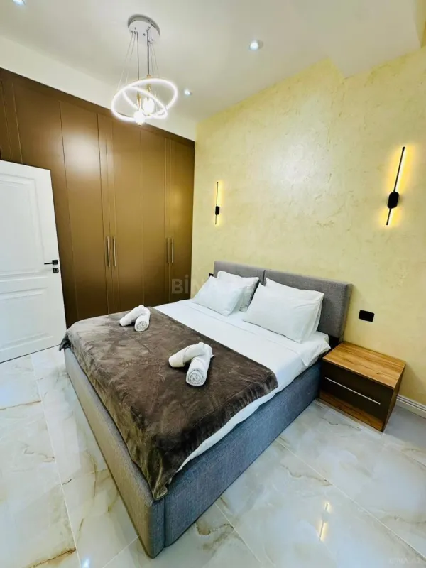 Kirayə verilir 2 otaqlı mənzil 83 m²