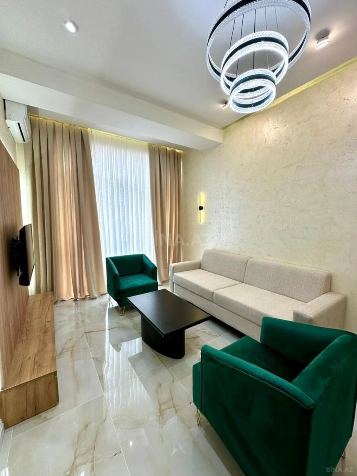 Kirayə verilir 2 otaqlı mənzil 83 m²