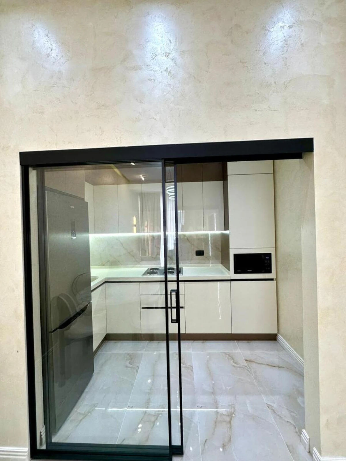 Kirayə verilir 2 otaqlı mənzil 83 m²