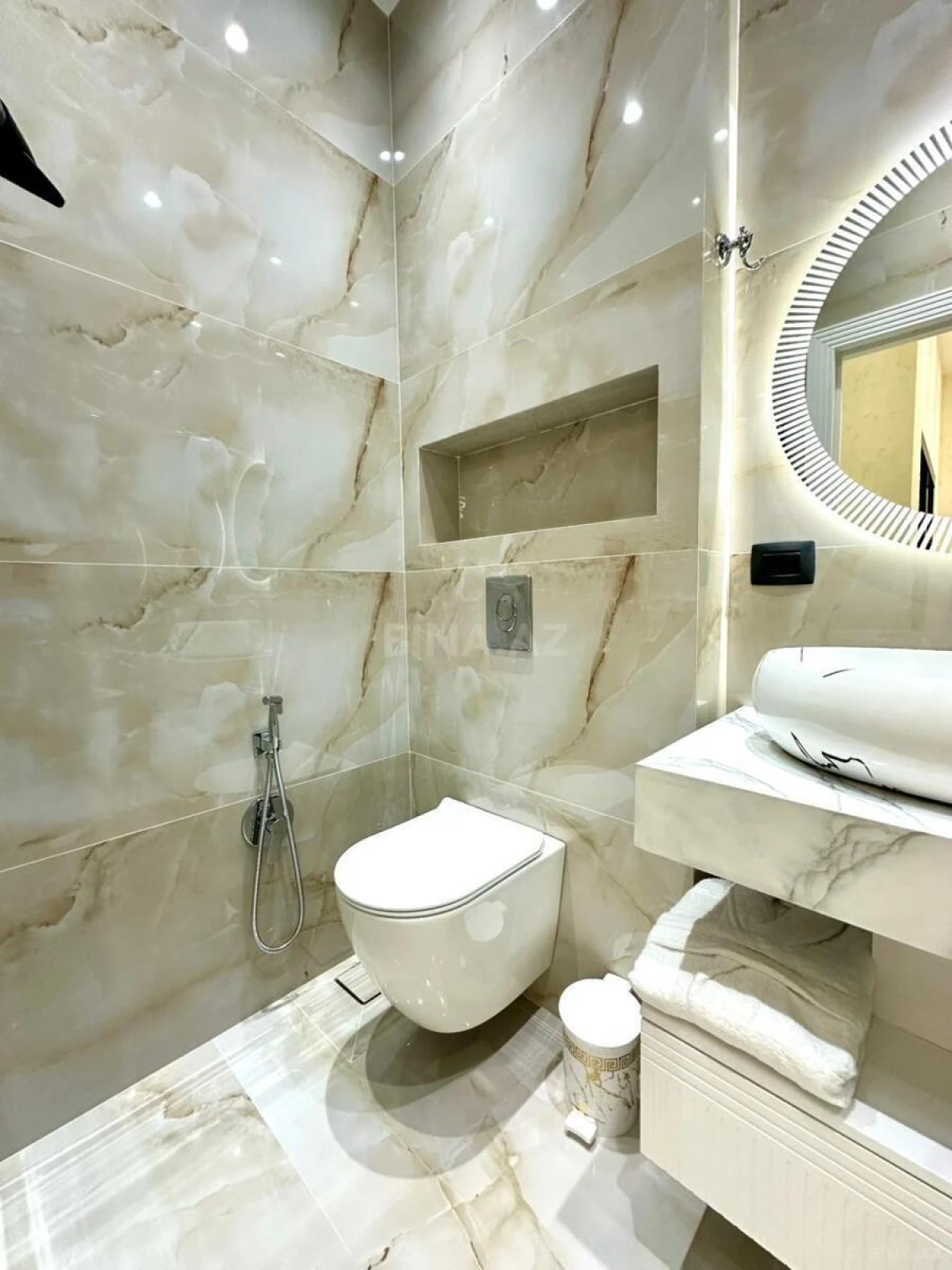 Kirayə verilir 2 otaqlı mənzil 83 m²