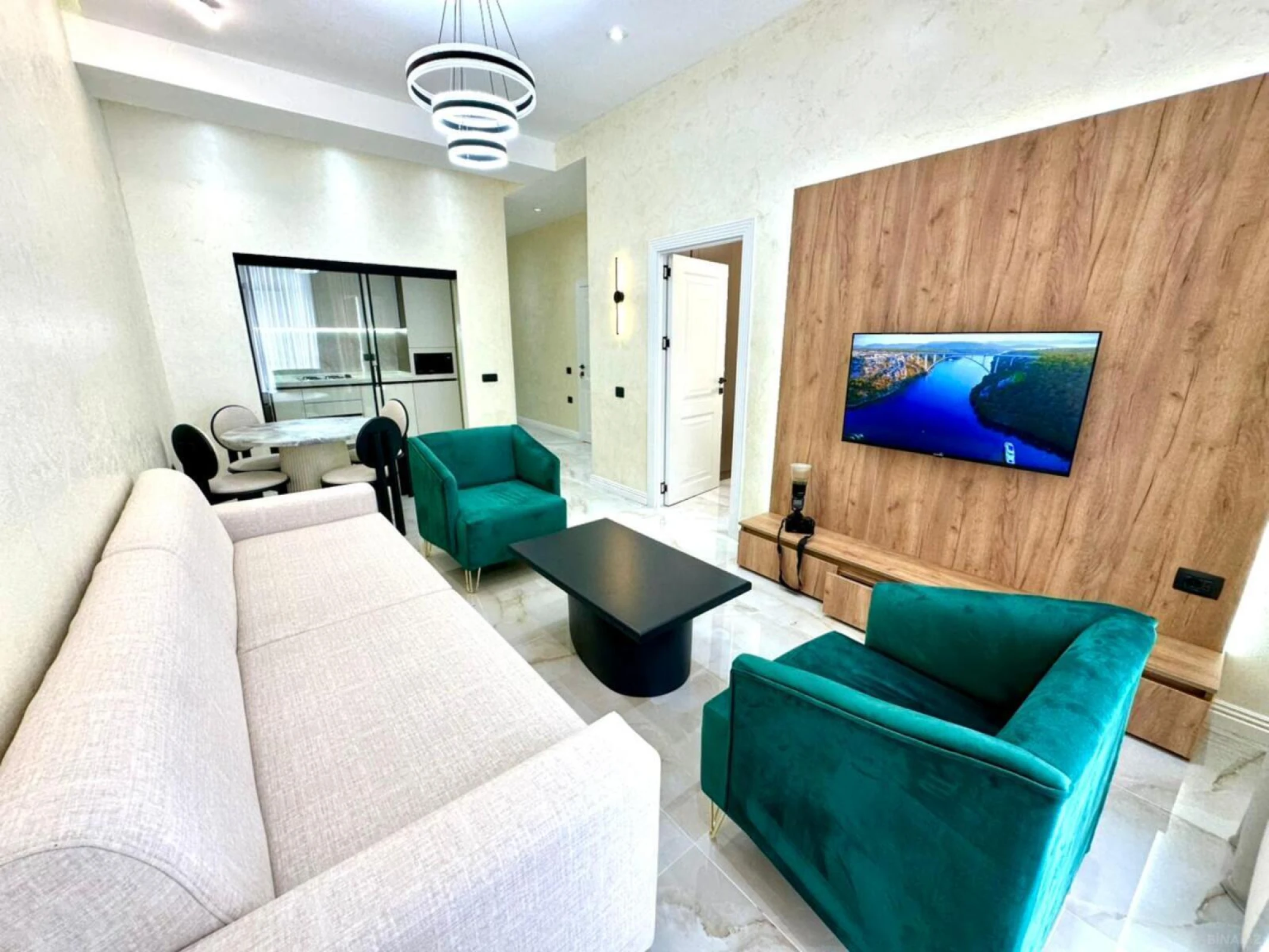 Kirayə verilir 2 otaqlı mənzil 83 m²