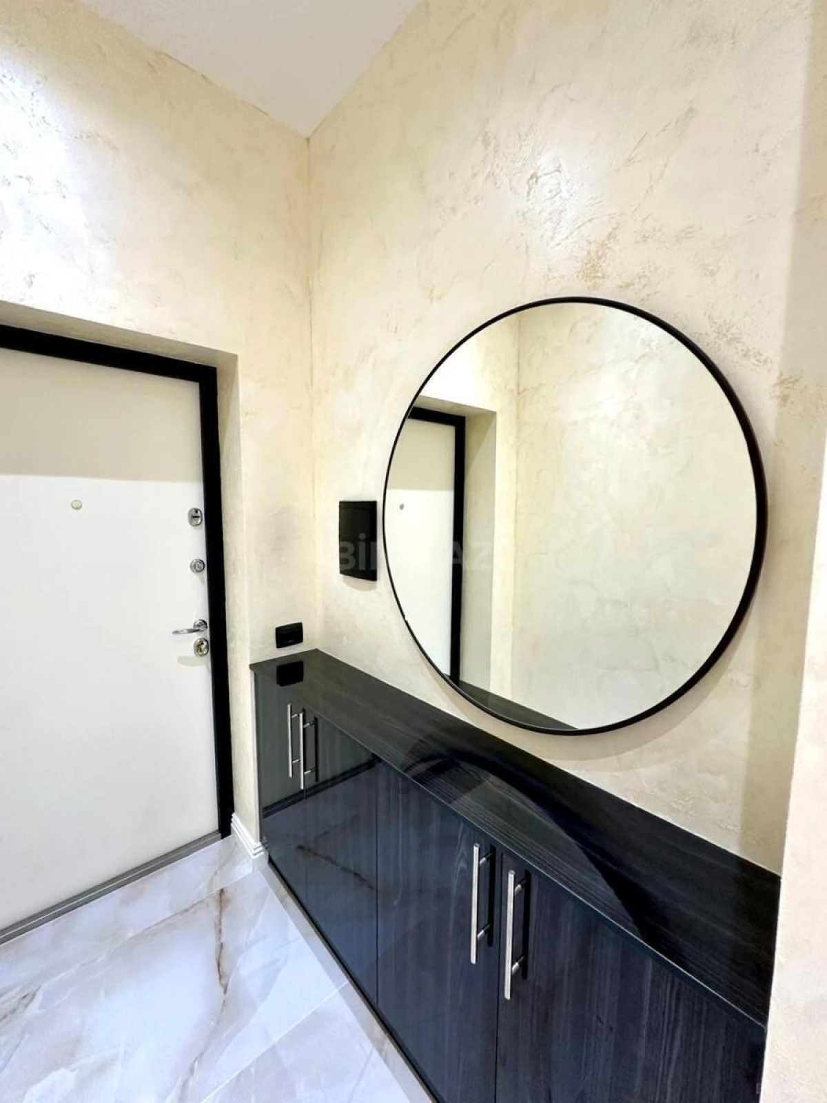 Kirayə verilir 2 otaqlı mənzil 83 m²