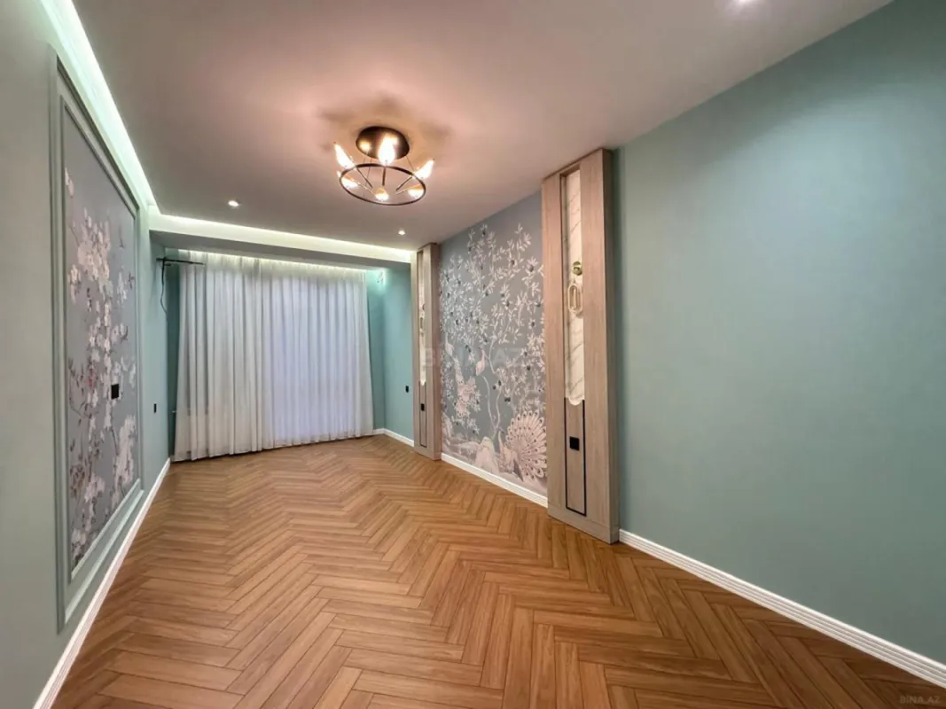 Satılır 4 otaqlı mənzil 140 m²