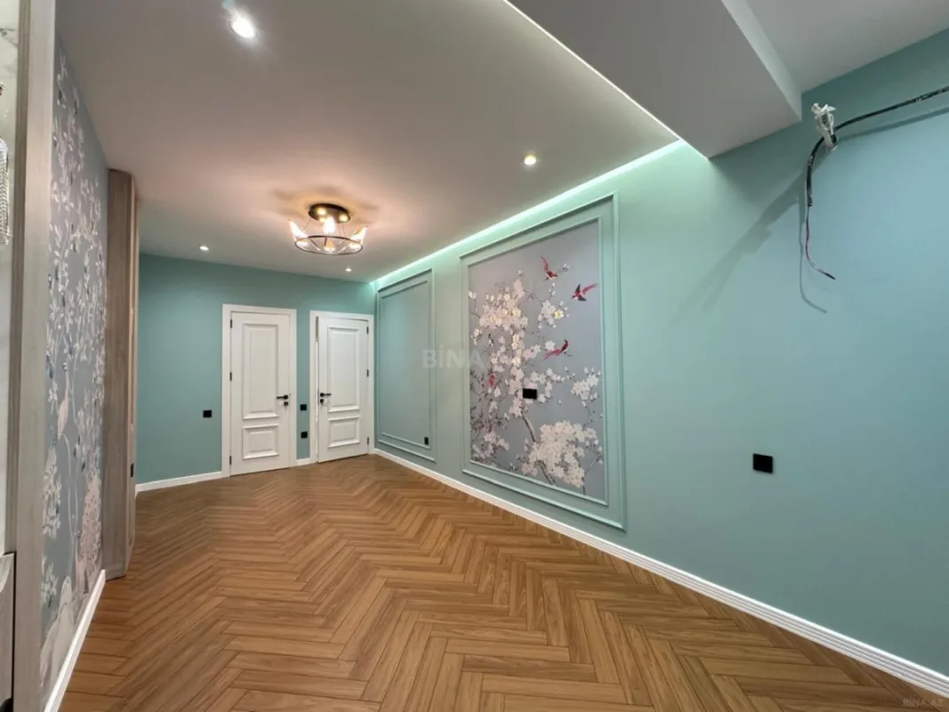 Satılır 4 otaqlı mənzil 140 m²