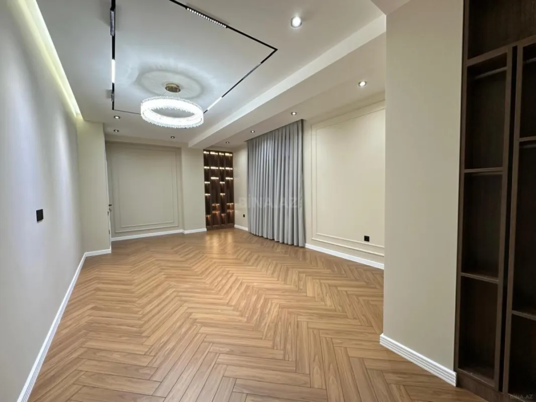 Satılır 4 otaqlı mənzil 140 m²