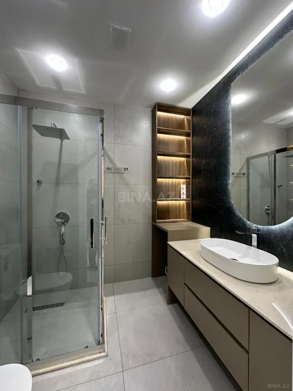 Satılır 4 otaqlı mənzil 140 m²