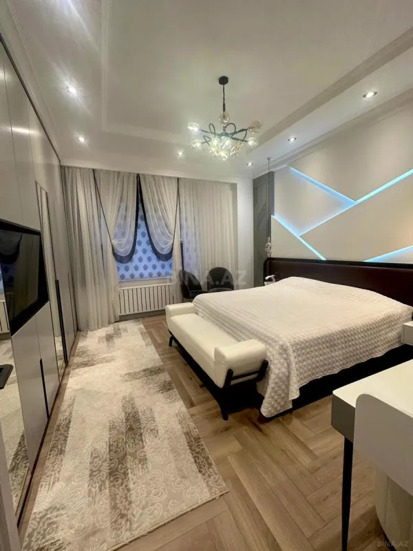 Satılır 4 otaqlı mənzil 135 m²