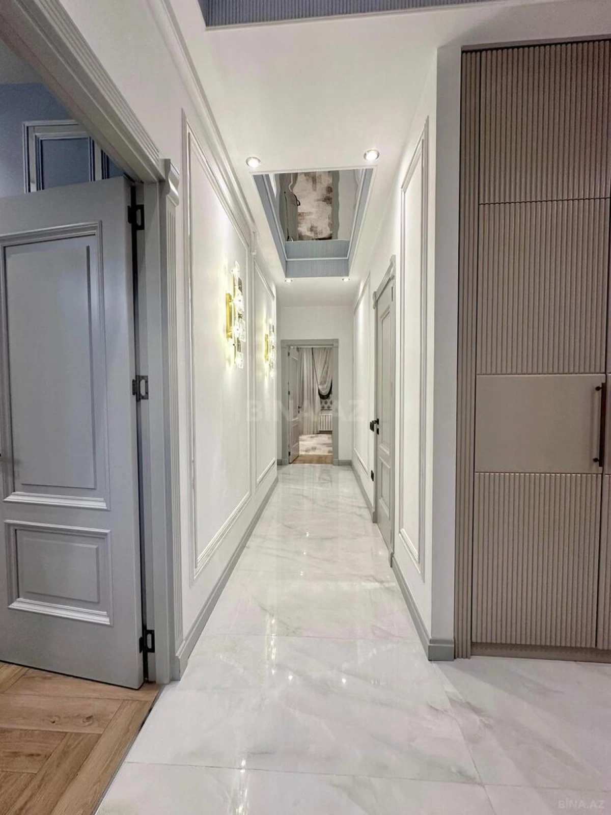 Satılır 4 otaqlı mənzil 135 m²