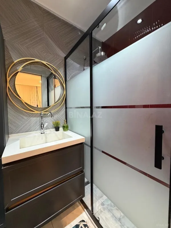 Satılır 4 otaqlı mənzil 135 m²