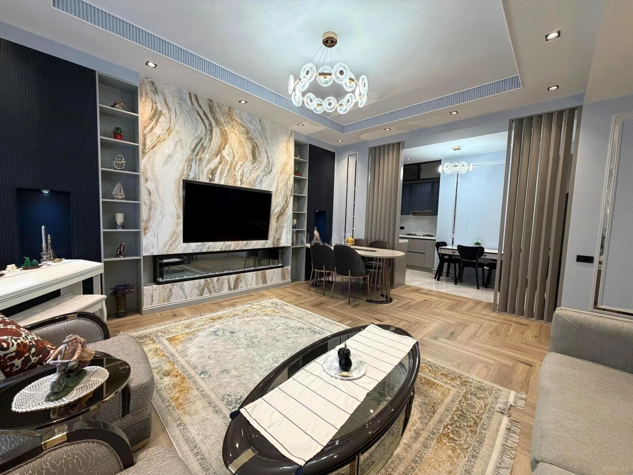 Satılır 4 otaqlı mənzil 135 m²