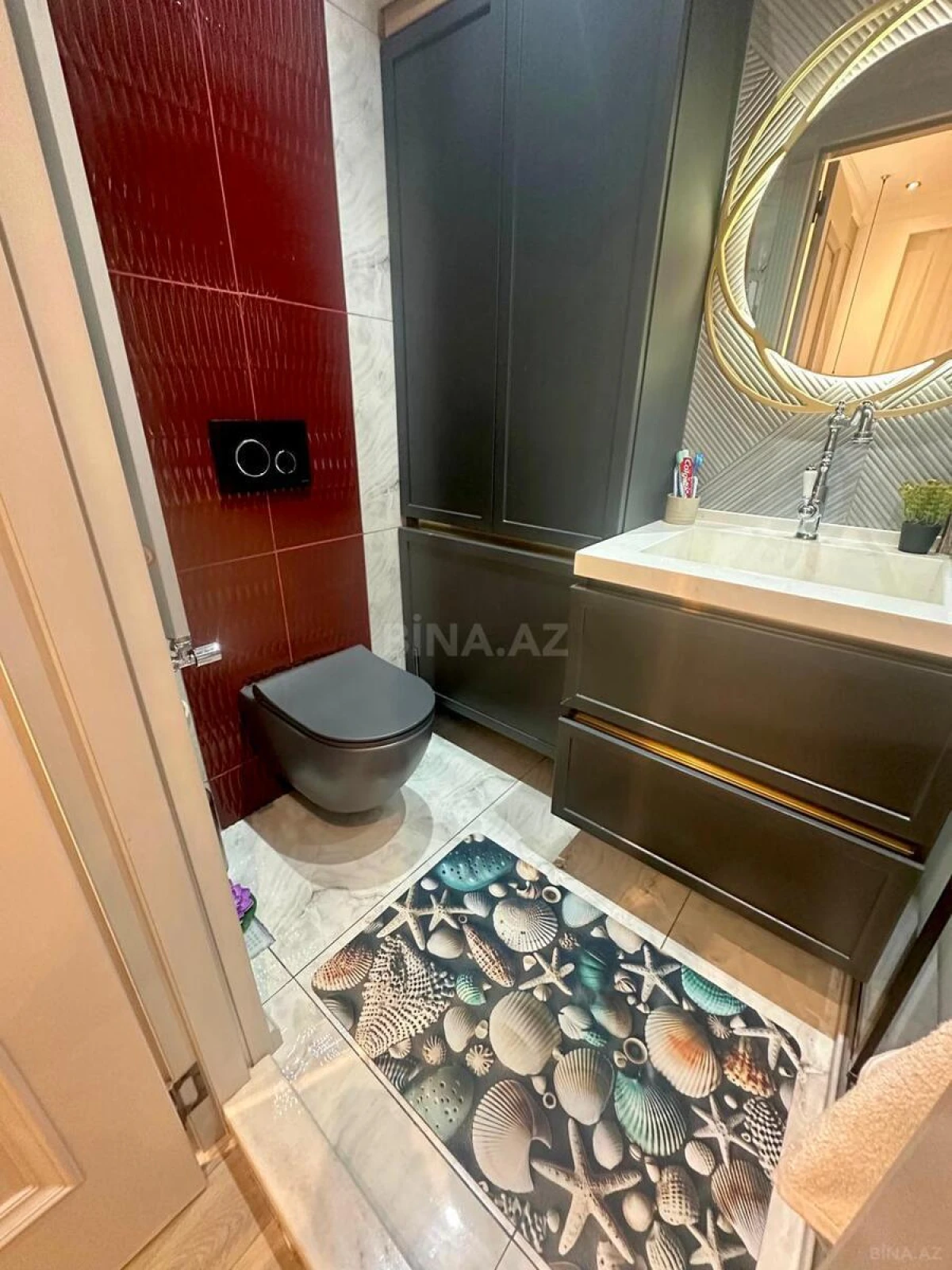Satılır 4 otaqlı mənzil 135 m²