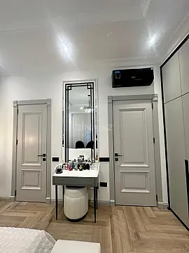 Satılır 4 otaqlı mənzil 135 m²