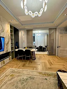 Satılır 4 otaqlı mənzil 135 m²