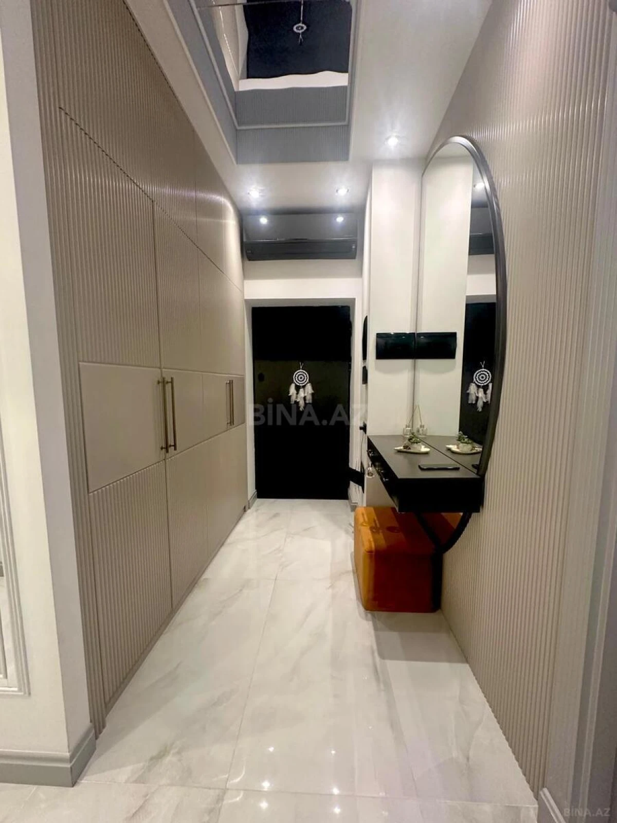 Satılır 4 otaqlı mənzil 135 m²