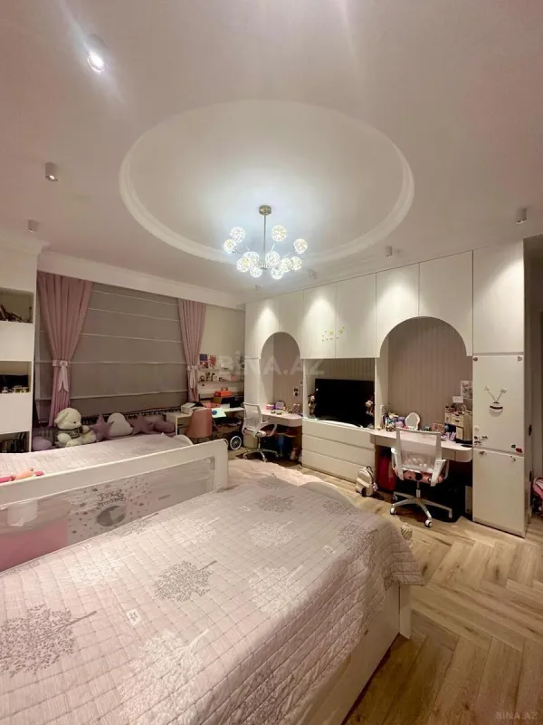 Satılır 4 otaqlı mənzil 135 m²