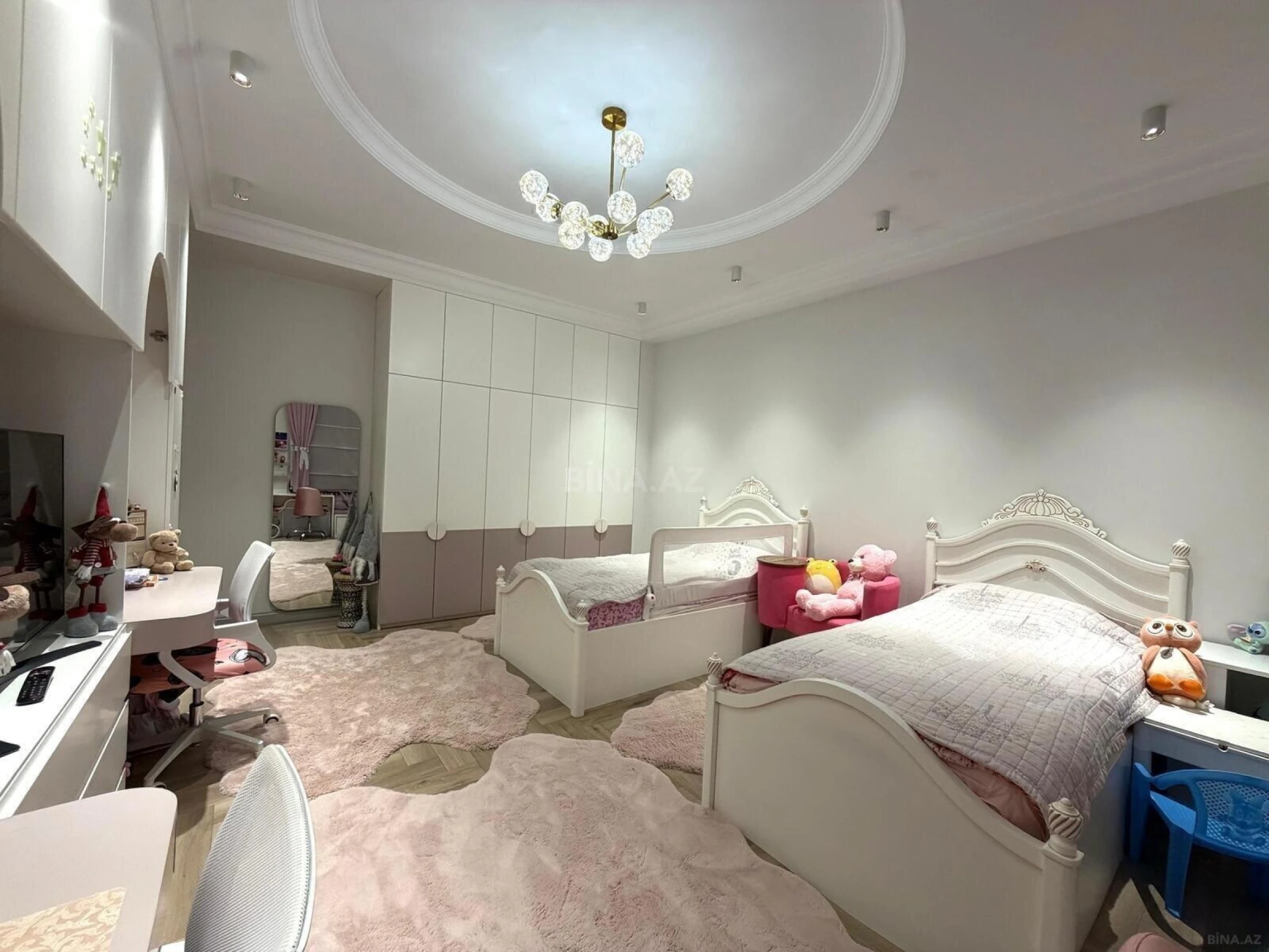 Satılır 4 otaqlı mənzil 135 m²