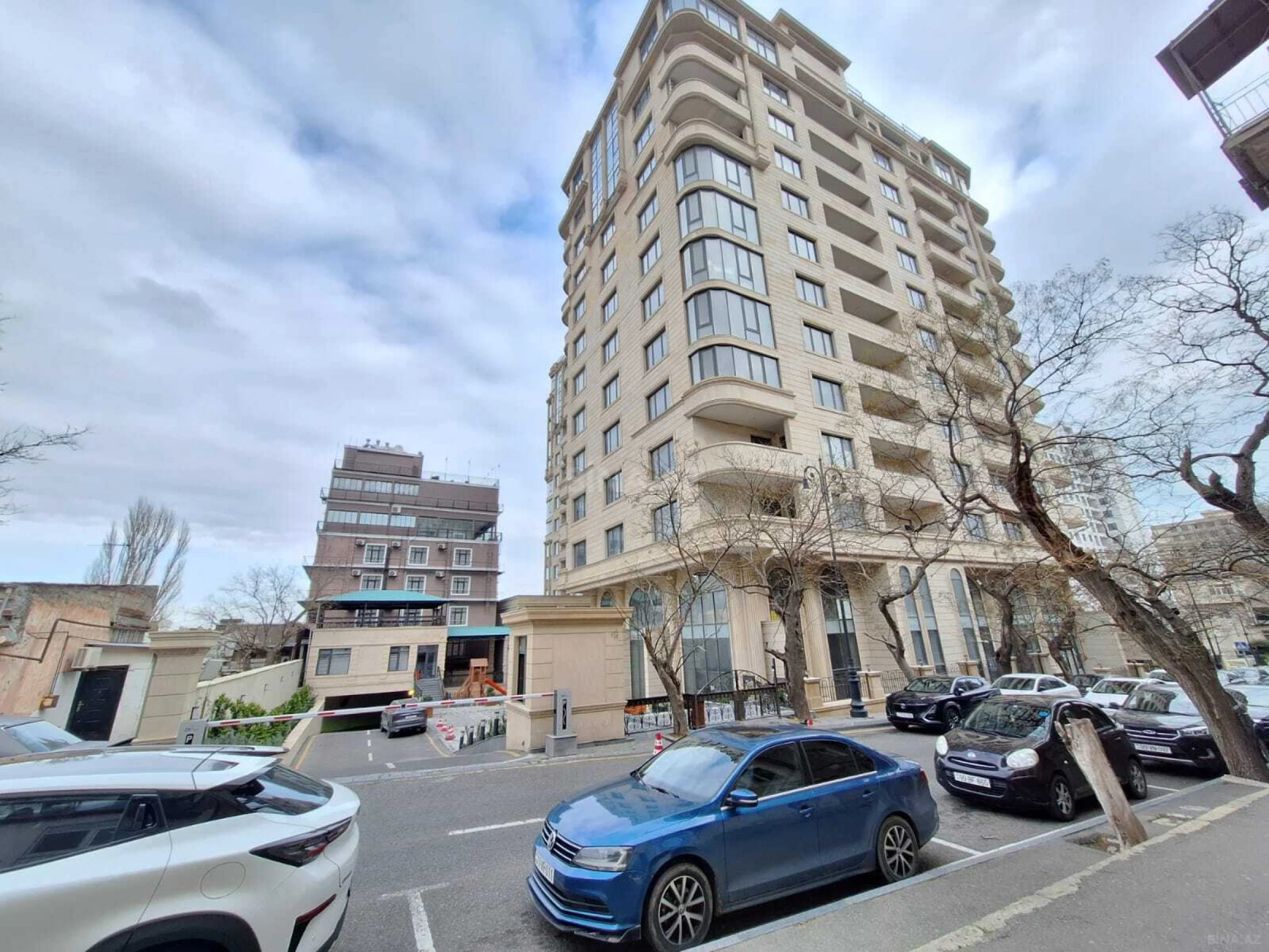 Satılır 2 otaqlı mənzil 103 m²