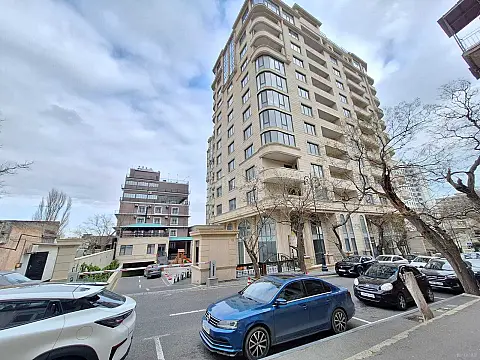 Satılır 2 otaqlı mənzil 103 m²