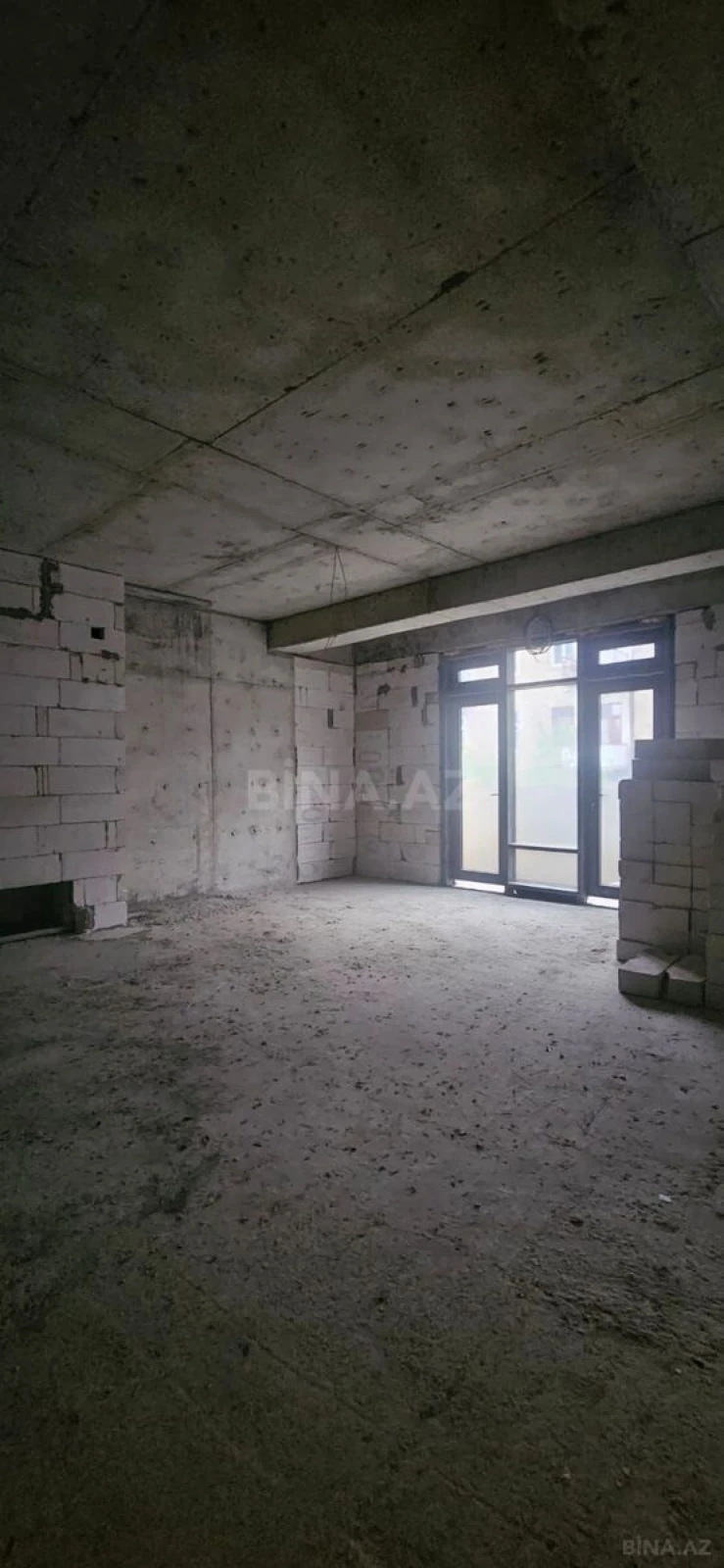 Satılır 2 otaqlı mənzil 103 m²