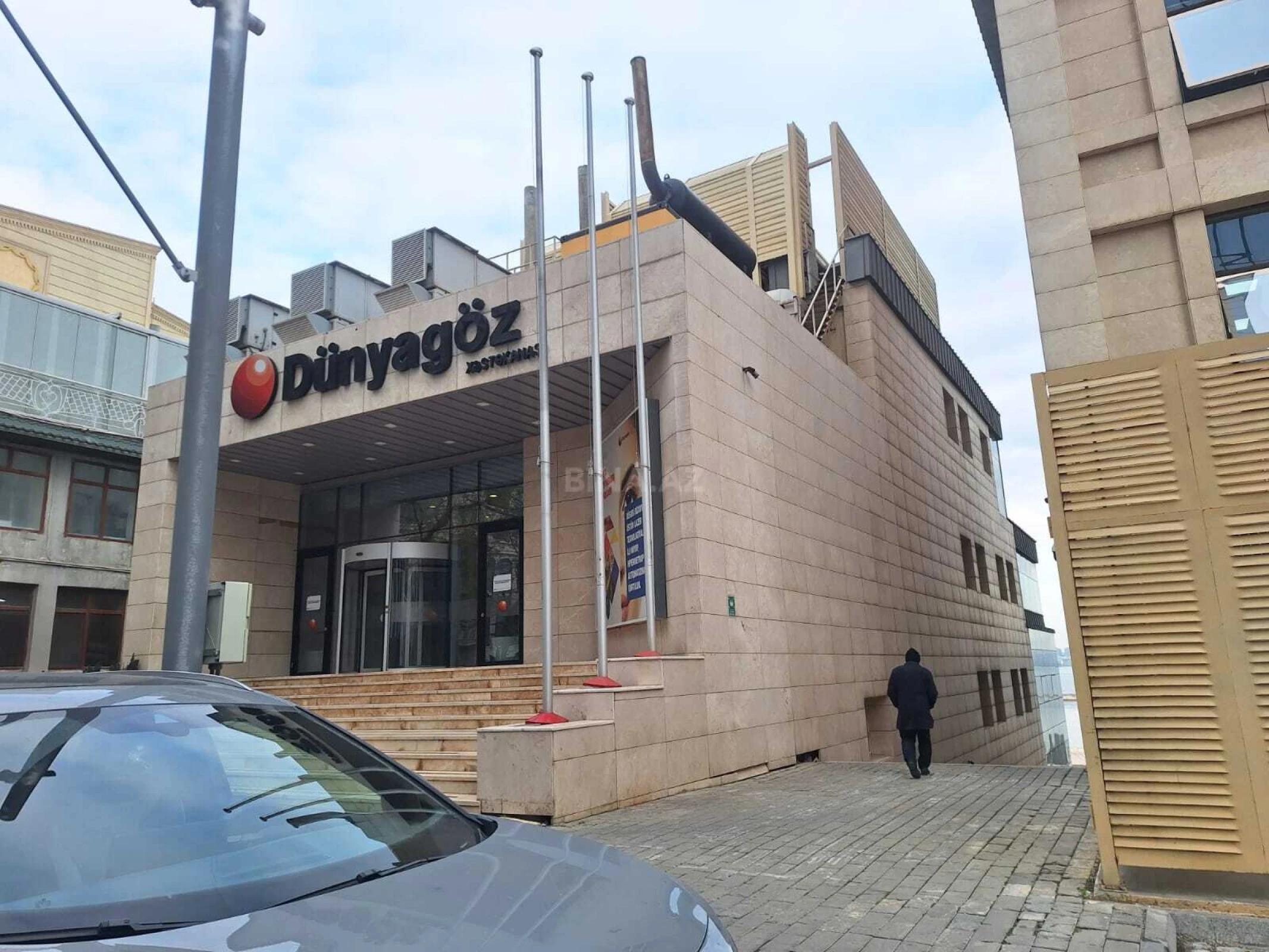 Satılır 2 otaqlı mənzil 103 m²
