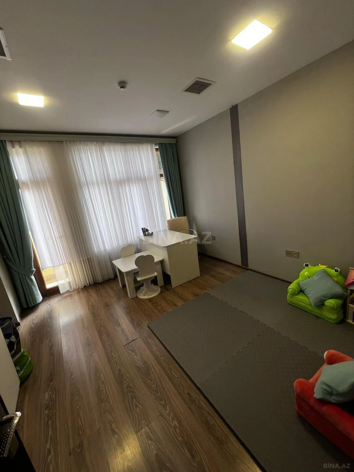 Kirayə verilir obyekt 1100 m²