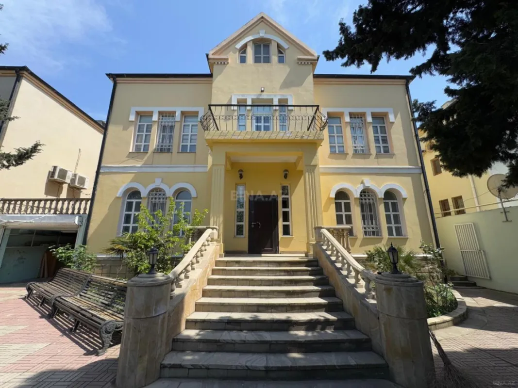 Satılır 8 otaqlı həyət evi 320 m²