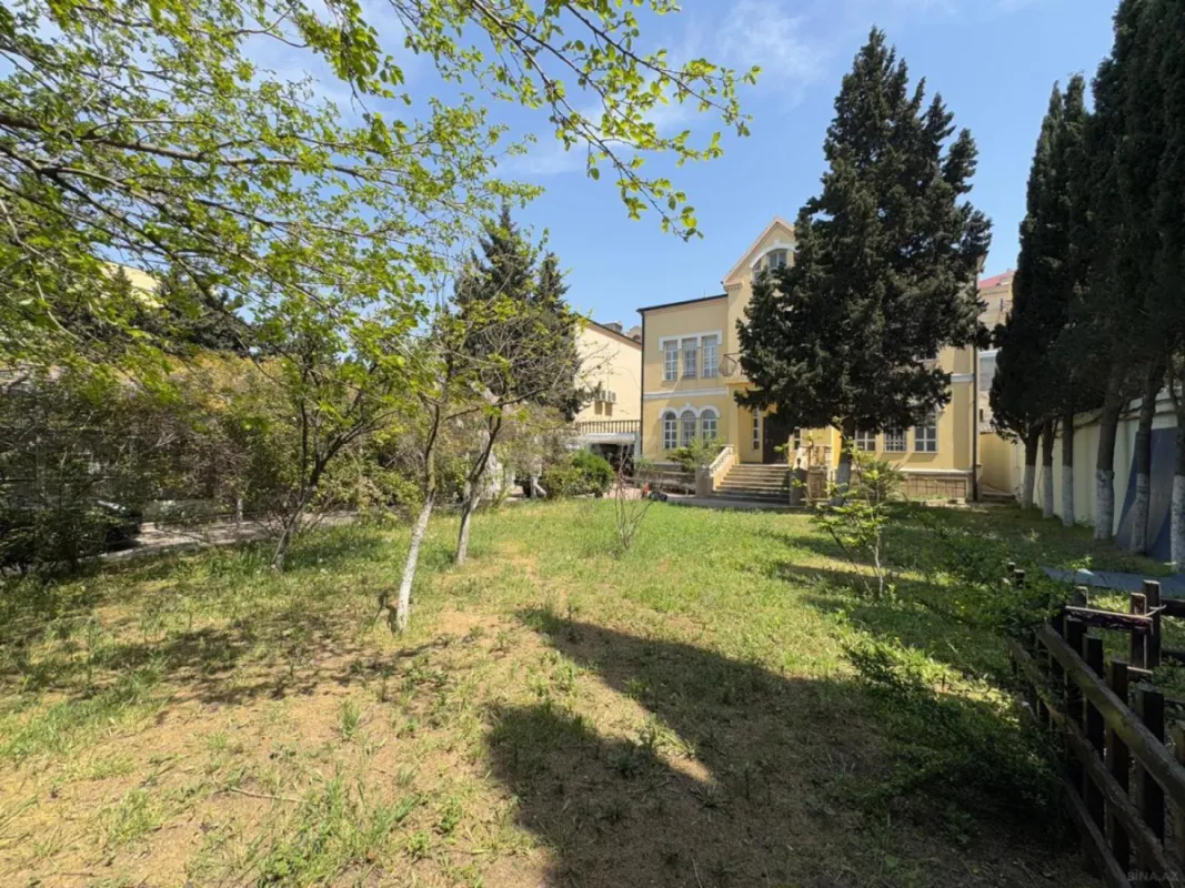 Satılır 8 otaqlı həyət evi 320 m²