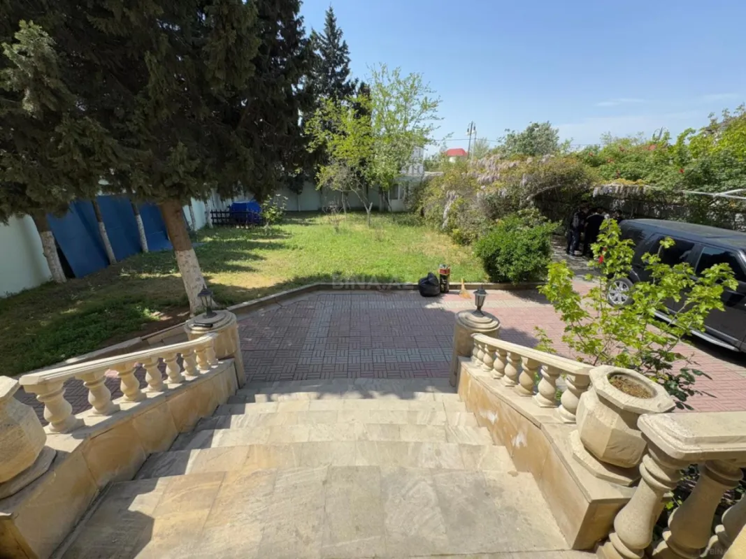 Satılır 8 otaqlı həyət evi 320 m²