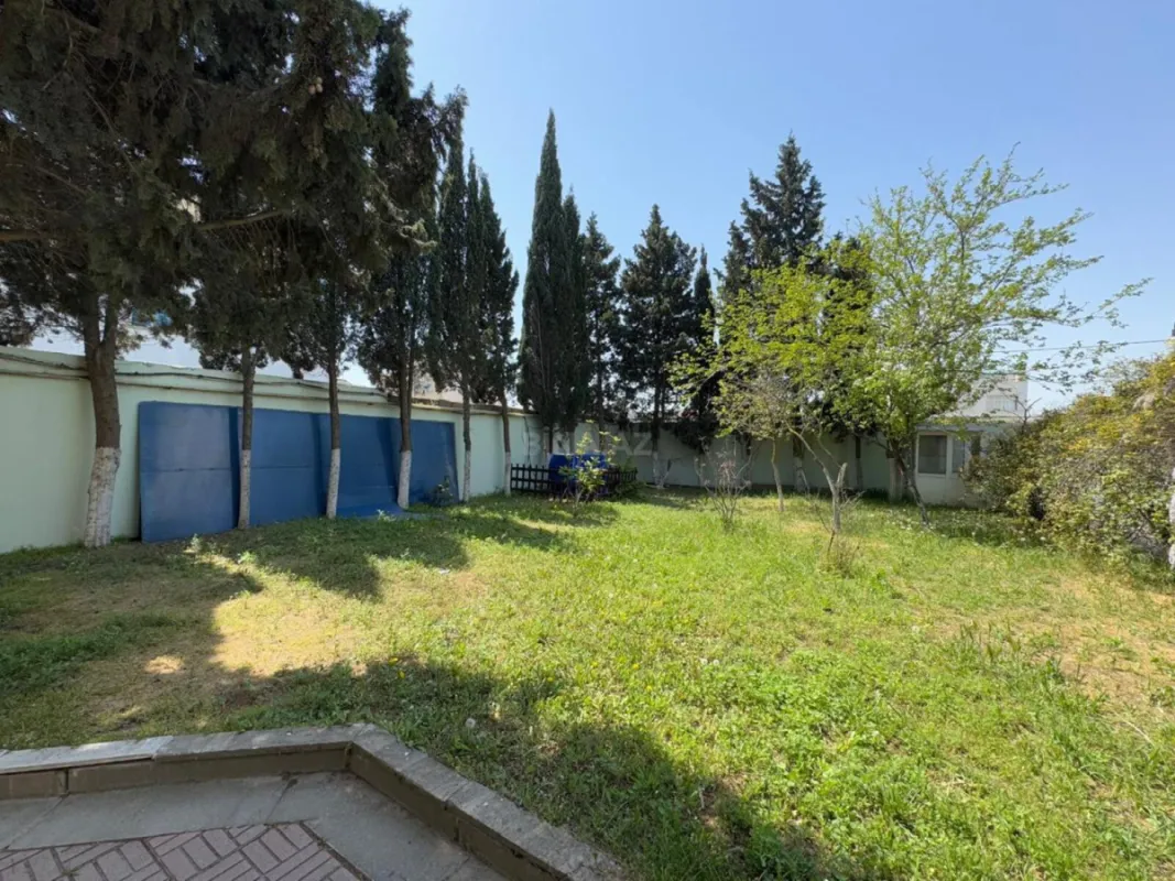 Satılır 8 otaqlı həyət evi 320 m²
