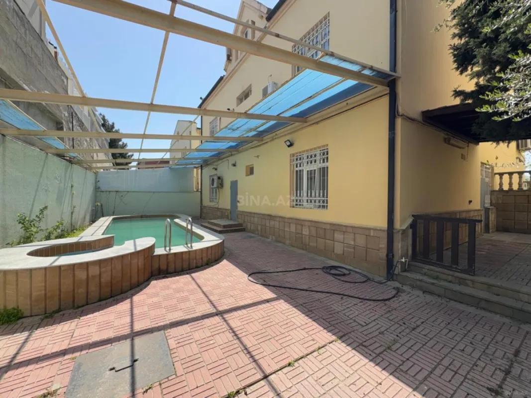 Satılır 8 otaqlı həyət evi 320 m²