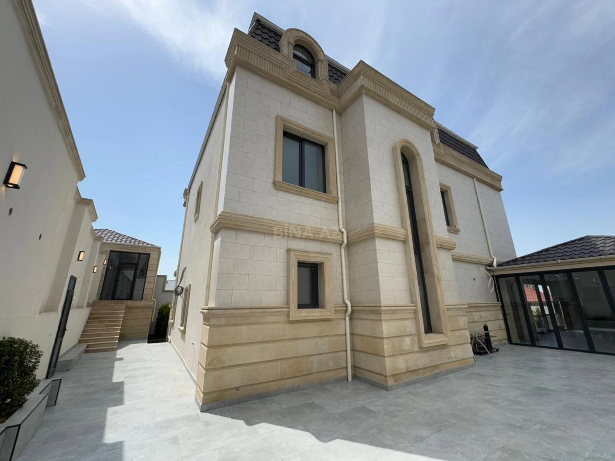 Satılır 6 otaqlı həyət evi 450 m²