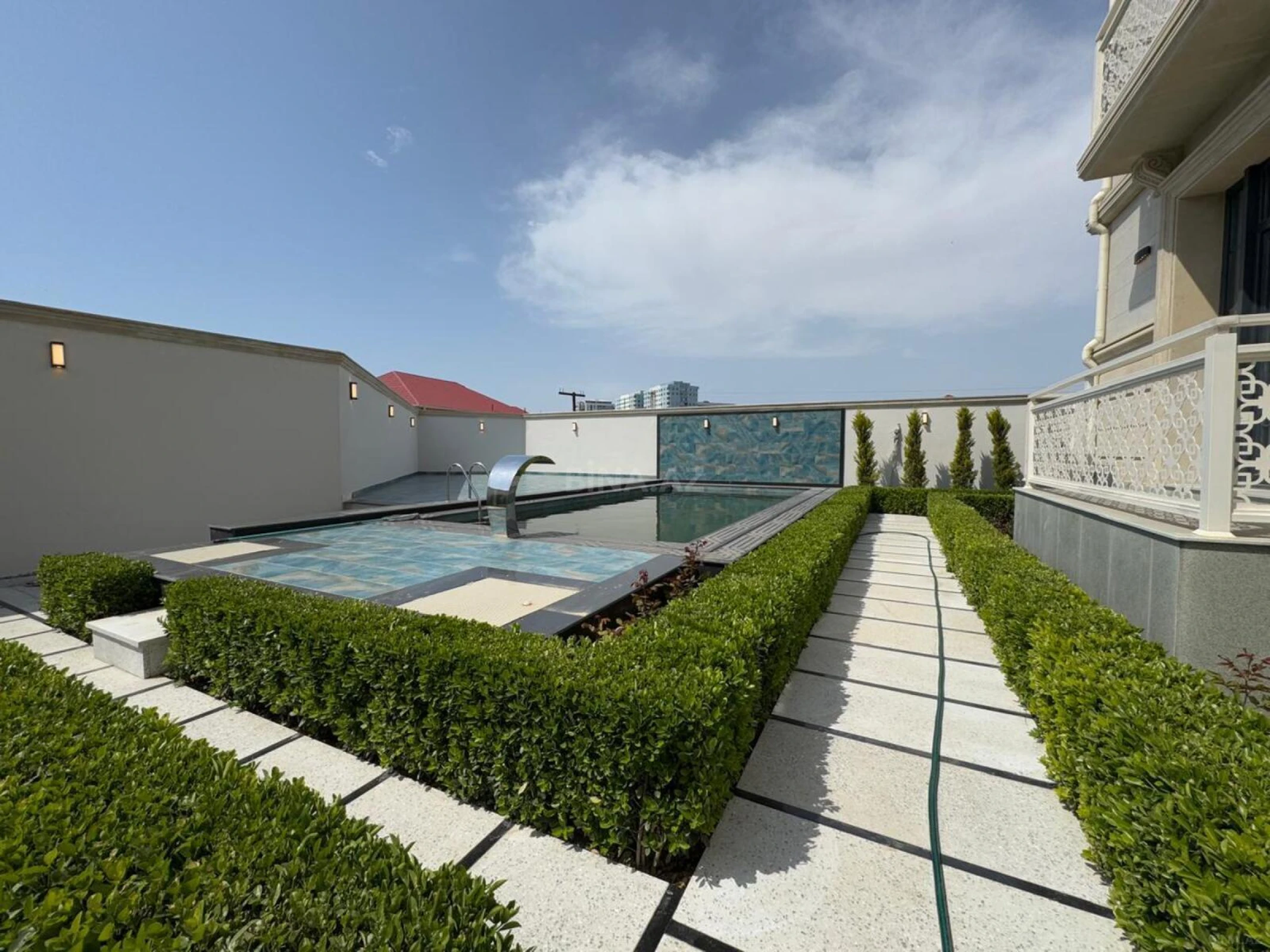 Satılır 6 otaqlı həyət evi 450 m²