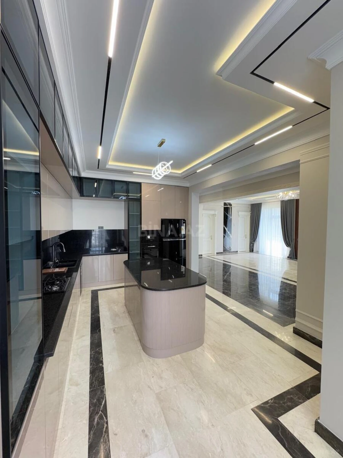 Satılır 6 otaqlı həyət evi 450 m²